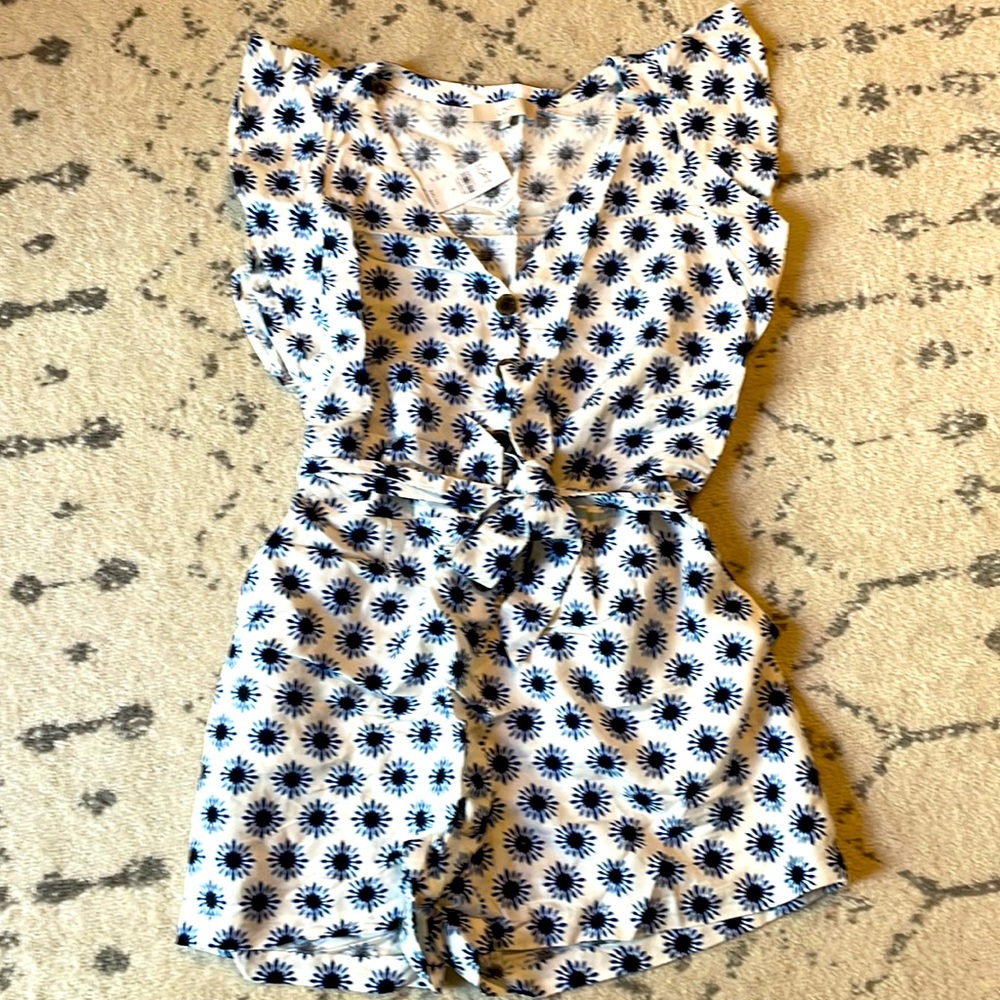 NWT Loft Romper with waist tie and pockets!!! - size 8